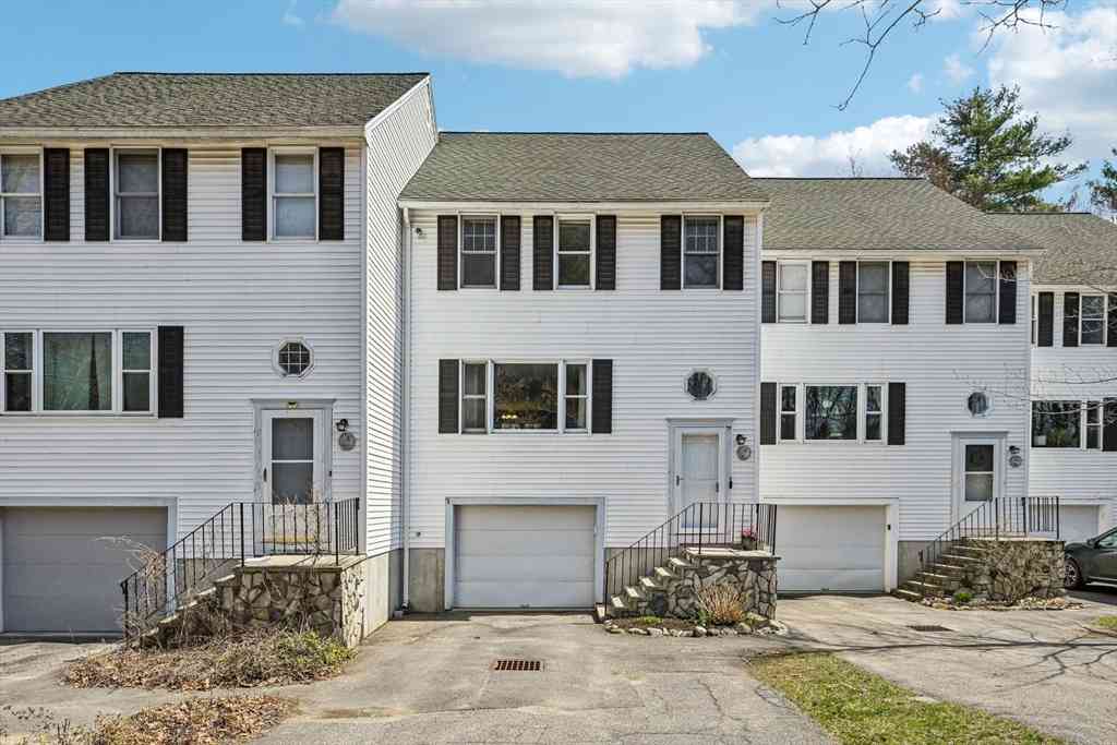 Condo For Sale - 13 Stanorm Dr #F<br/> Newmarket, NH 03857