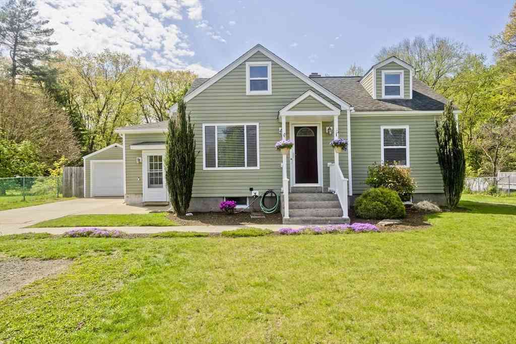 Homes For Sale - 40 Susan Ave<br/> Hampshire County, South Hadley, MA 01075