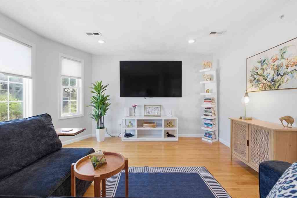 Condo For Sale - 138 Horace St #3<br/> Boston, MA 02128