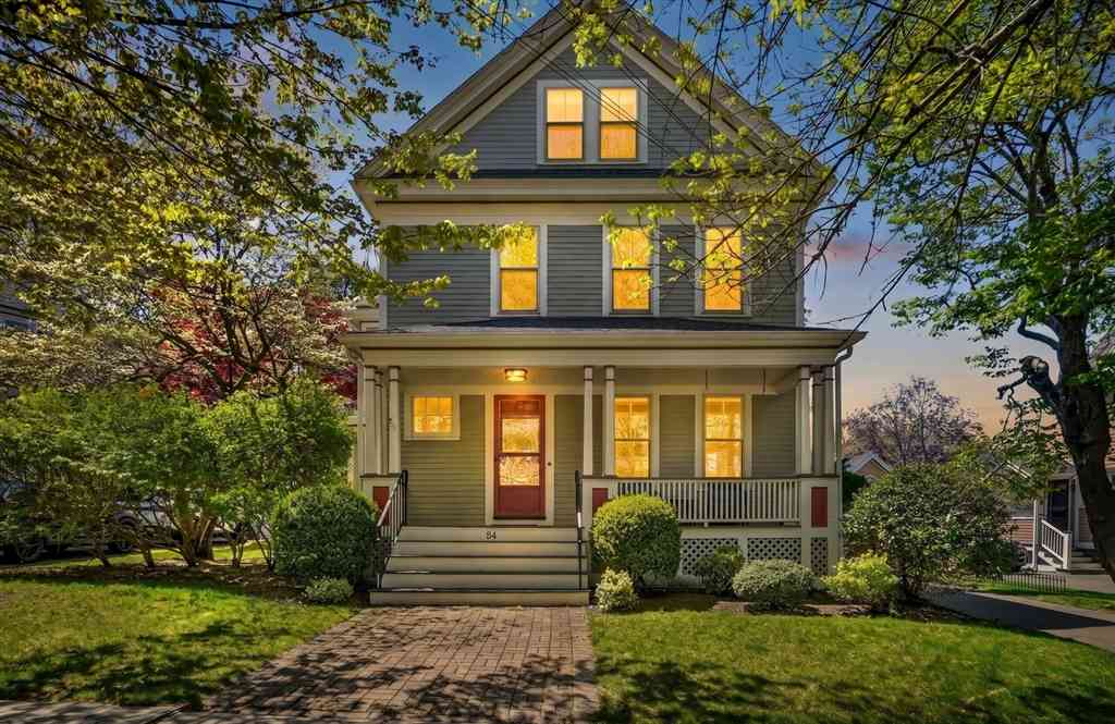 Homes For Sale - 84 Lincoln St<br/> Melrose, MA 02176
