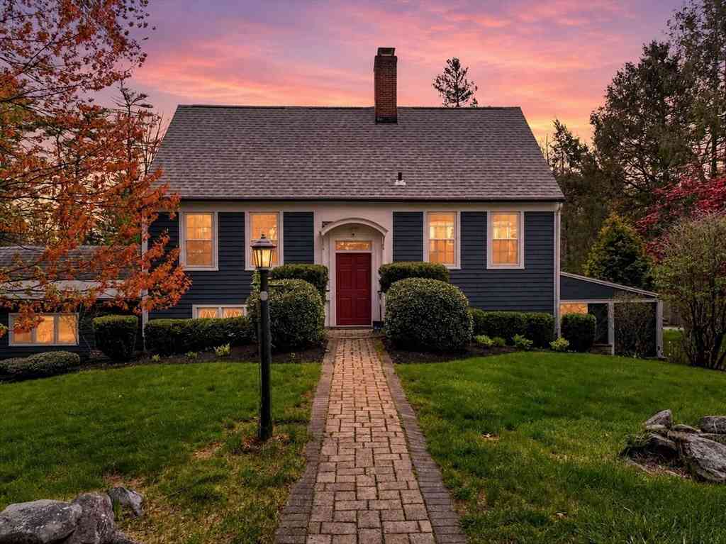 Homes For Sale - 8 Hillside Rd<br/> Worcester County, Southbridge, MA 01550
