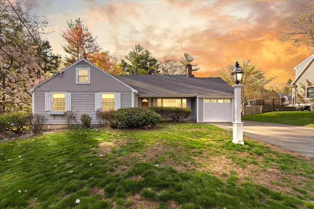 Homes For Sale - 4 Strout Ave<br/> Essex County, Lynnfield, MA 01940