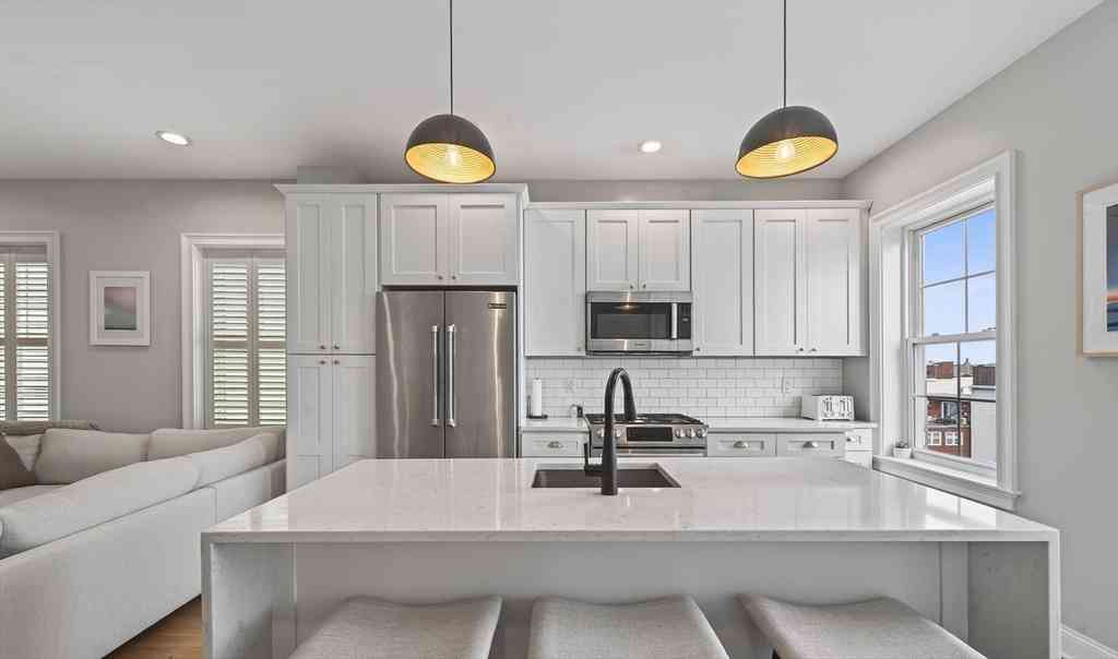 Condo For Sale - 100 Webster St #3<br/> Boston, MA 02128
