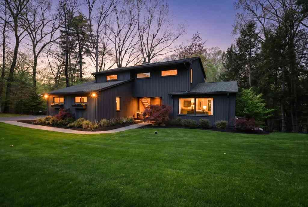 Homes For Sale - 146 Brooks Road<br/> Longmeadow, MA 01106