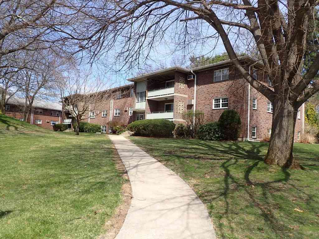 Condo For Rent - 51 Jacqueline Road #3<br/> Waltham, MA 02452