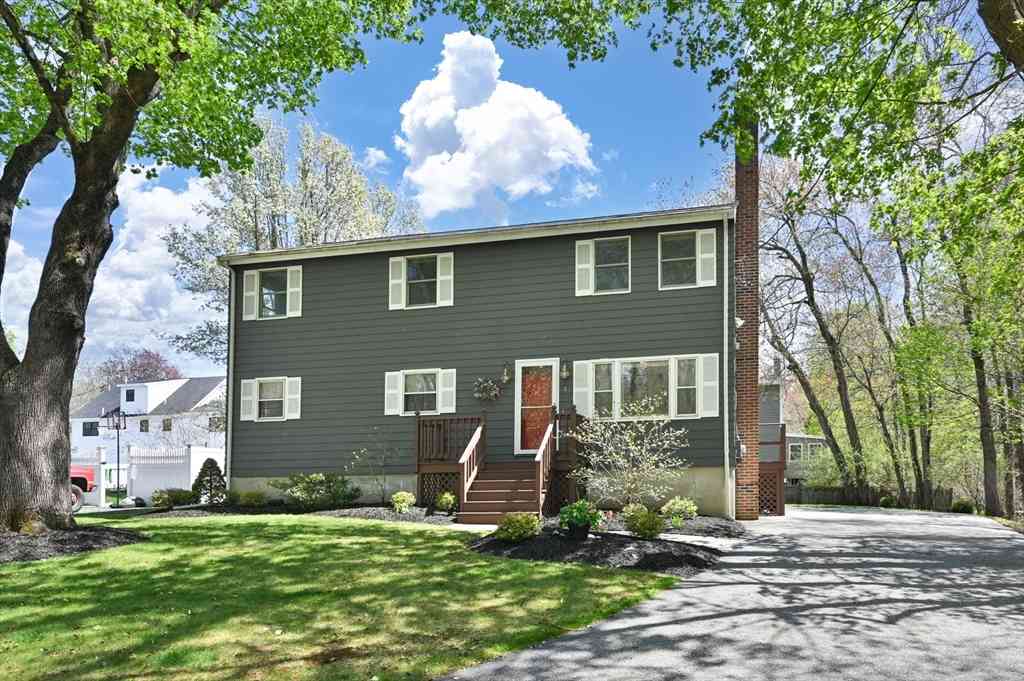 Homes For Sale - 6 Ivy Ln<br/> Middlesex County, Reading, MA 01867