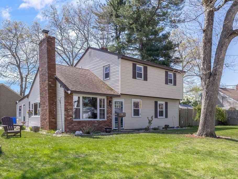 Homes For Sale - 49 Wellesley Rd<br/> Norfolk County, Stoughton, MA 02072