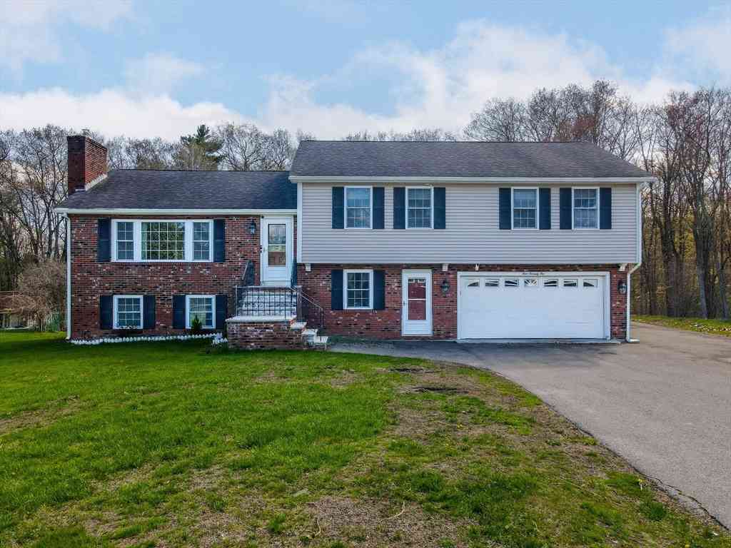 Homes For Sale - 475 Arlington St<br/> Middlesex County, Dracut, MA 01826