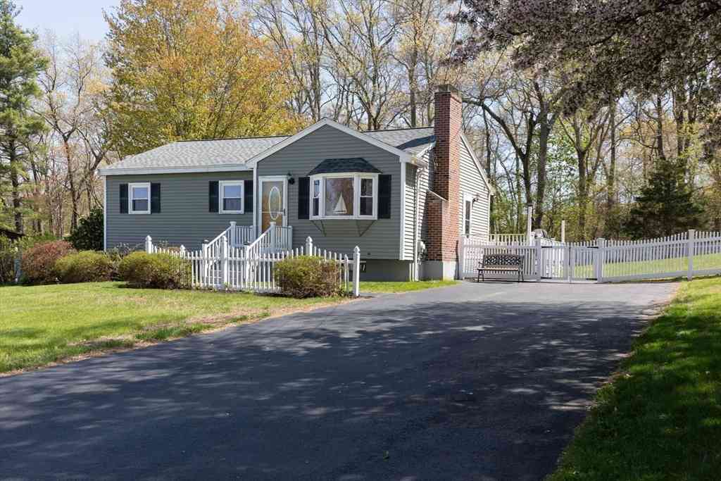 Homes For Sale - 15 Phillip Dr<br/> Norfolk County, Bellingham, MA 02019