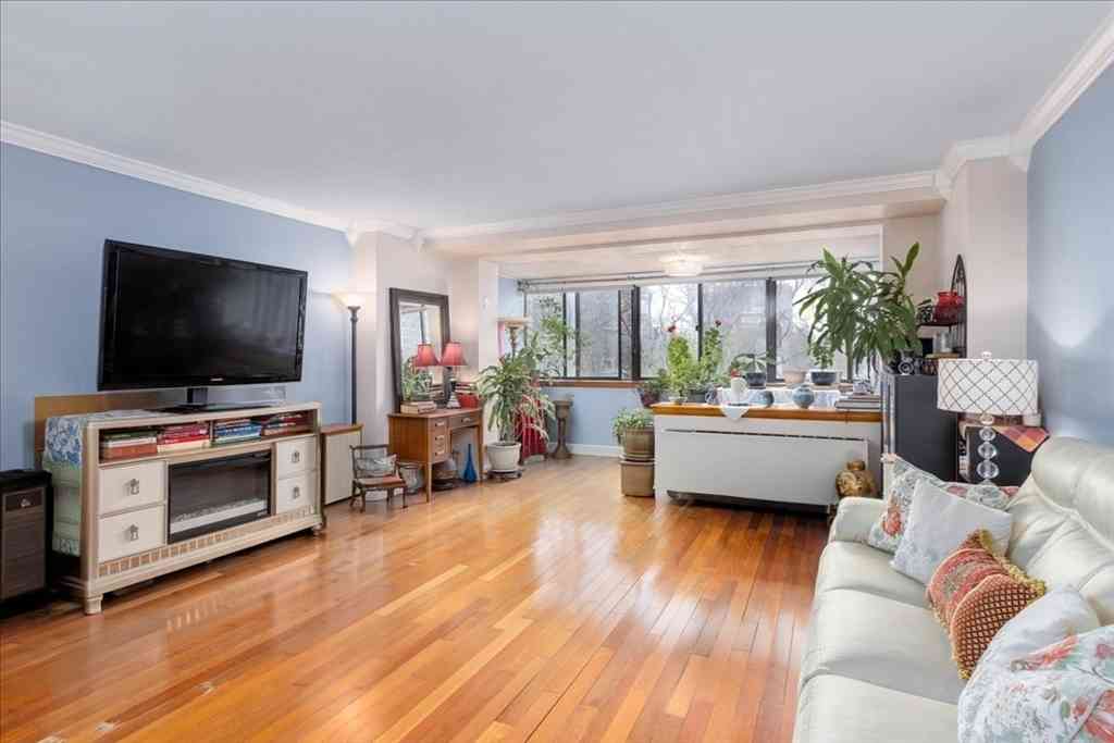 Condo For Sale - 6 Whittier Place #4N<br/> Boston, MA 02114