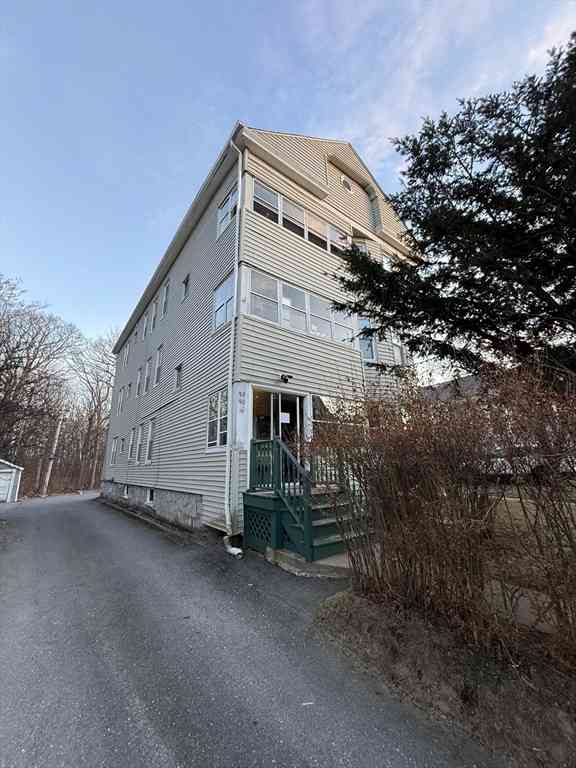 Apartment For Rent - 92 Stanton Street #3<br/> Worcester, MA 01605