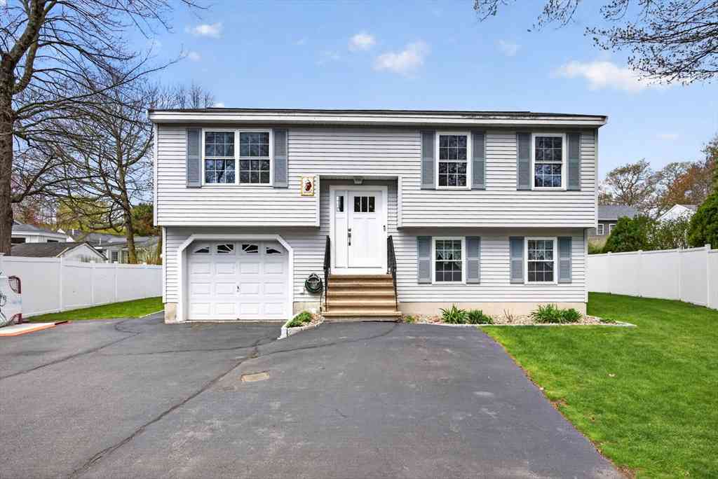 Homes For Sale - 111R Grove Ave<br/> Middlesex County, Wilmington, MA 01887