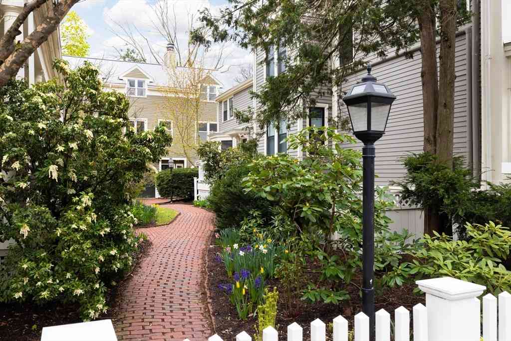 Condo For Sale - 104 Hancock Street #7<br/> Cambridge, MA 02139