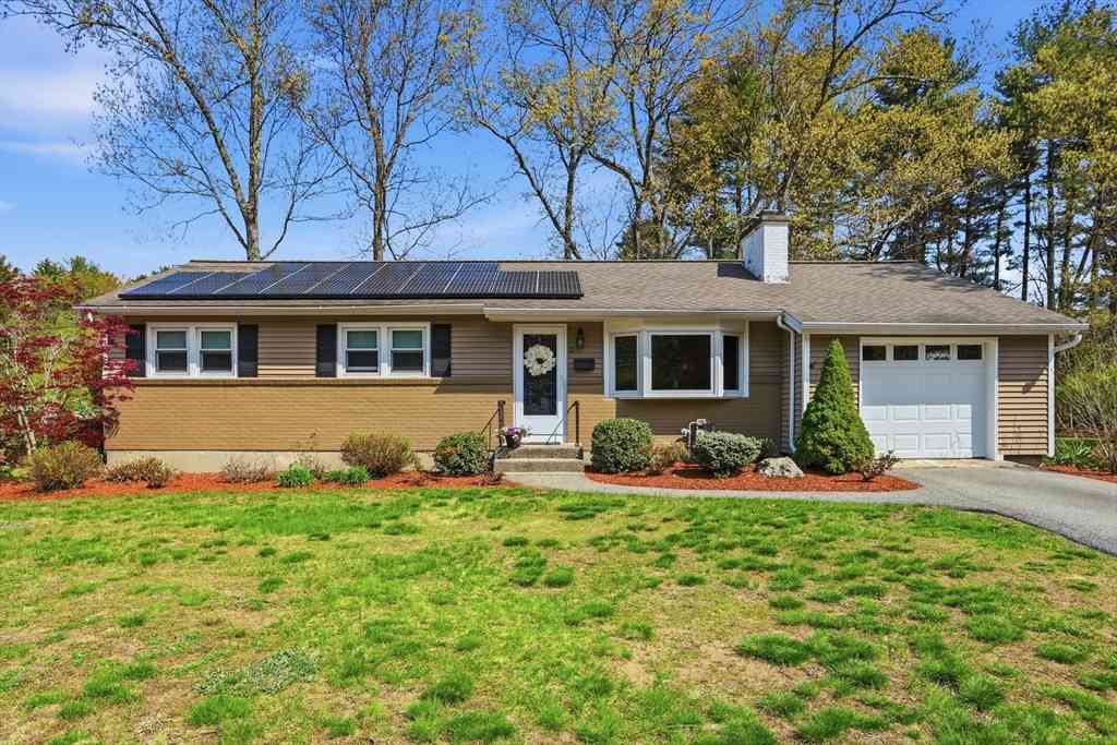 Homes For Sale - 2 Charlemont Court<br/> Middlesex County, Chelmsford, MA 01863