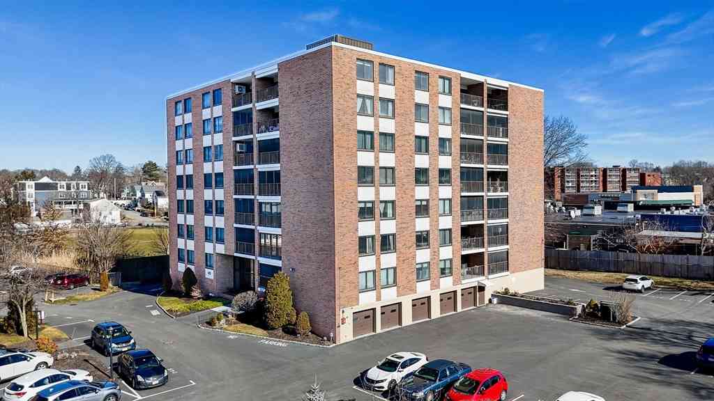 Condo For Sale - 49 Melrose St #4B<br/> Melrose, MA 02176