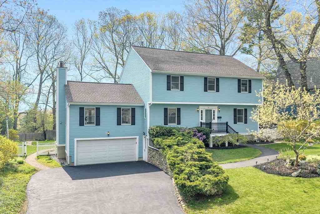 Homes For Sale - 37 Woodcliffe Rd<br/> Lexington, MA 02421
