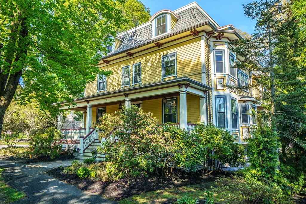 Homes For Sale - 32 Chesley Road<br/> Middlesex County, Newton, MA 02459
