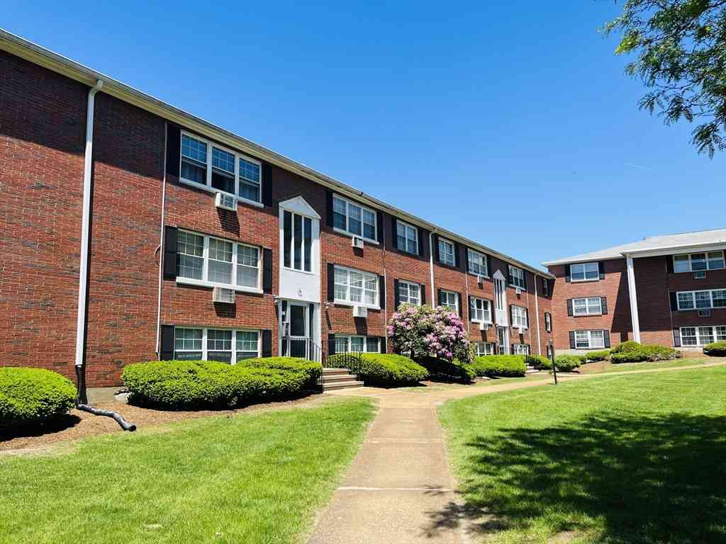 Condo For Sale - 8 Tara Drive #7<br/> Norfolk County, Weymouth, MA 02188