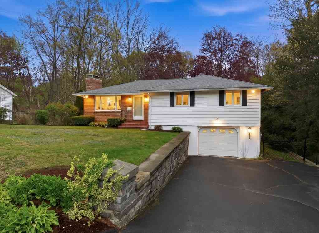 Homes For Sale - 1 Ayrshire<br/> Worcester, MA 01604