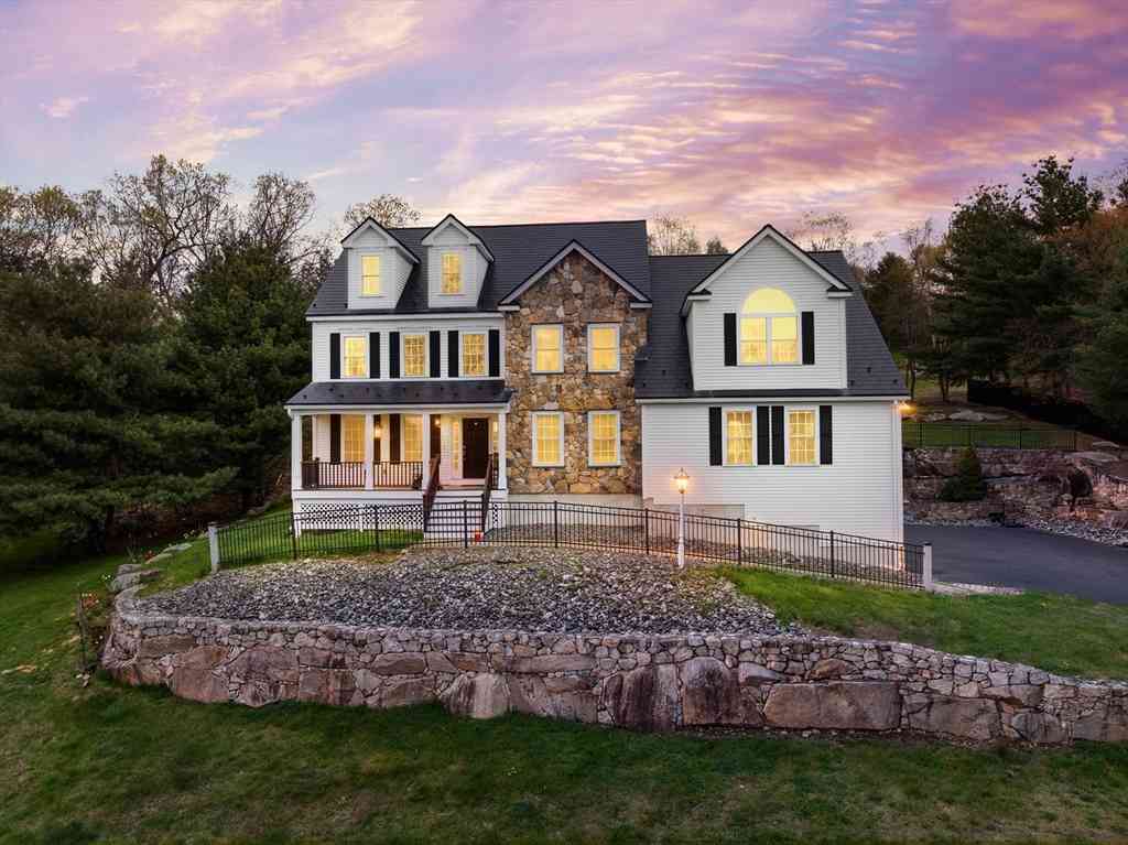 Homes For Sale - 253 Shining Rock Dr<br/> Worcester County, Northbridge, MA 01534
