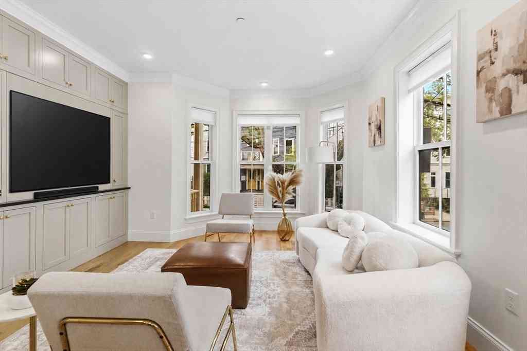 Condo For Sale - 18 Tufts St #1<br/> Cambridge, MA 02139