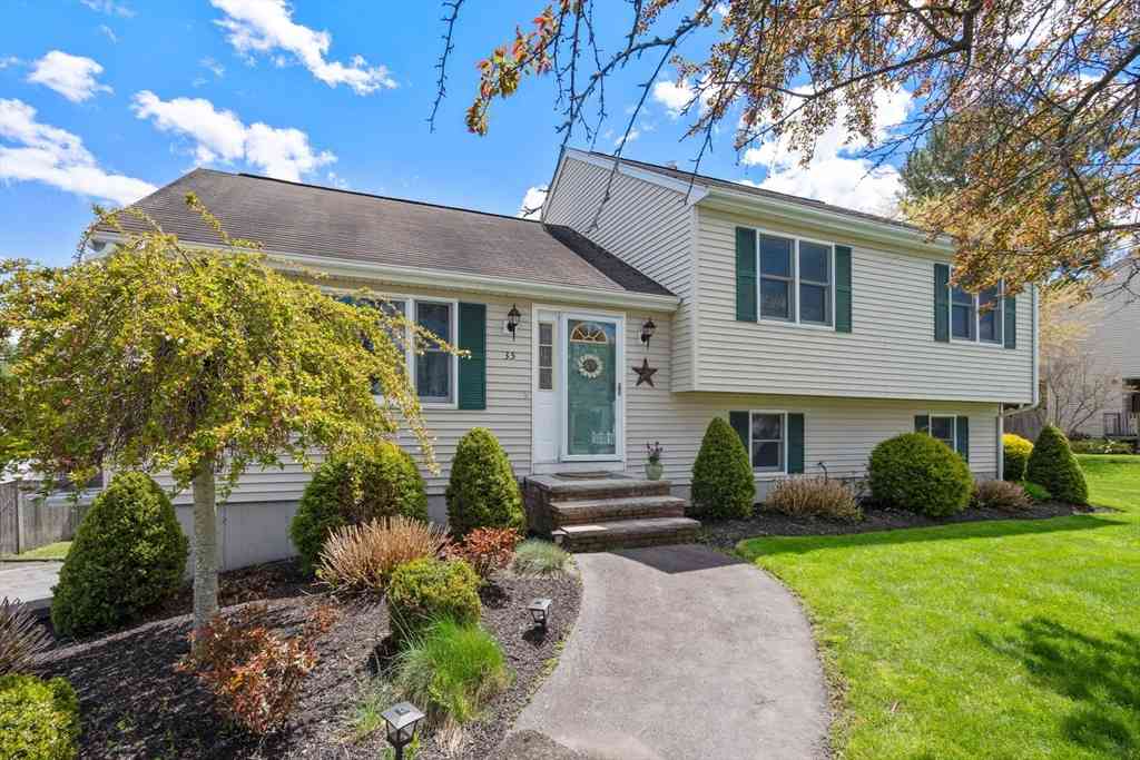 Homes For Sale - 35 Sir Joseph Ct<br/> Taunton, MA 02780