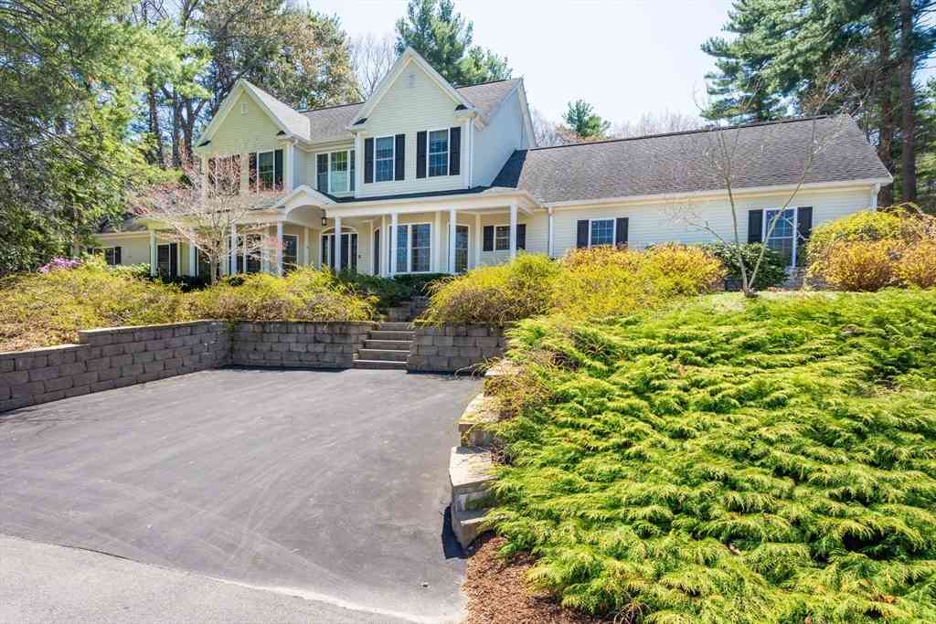 Homes For Sale - 5 Bretton Rd<br/> Dover, MA 02030
