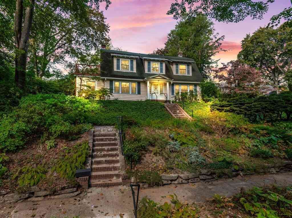 Homes For Sale - 8 Montvale<br/> Worcester, MA 01609