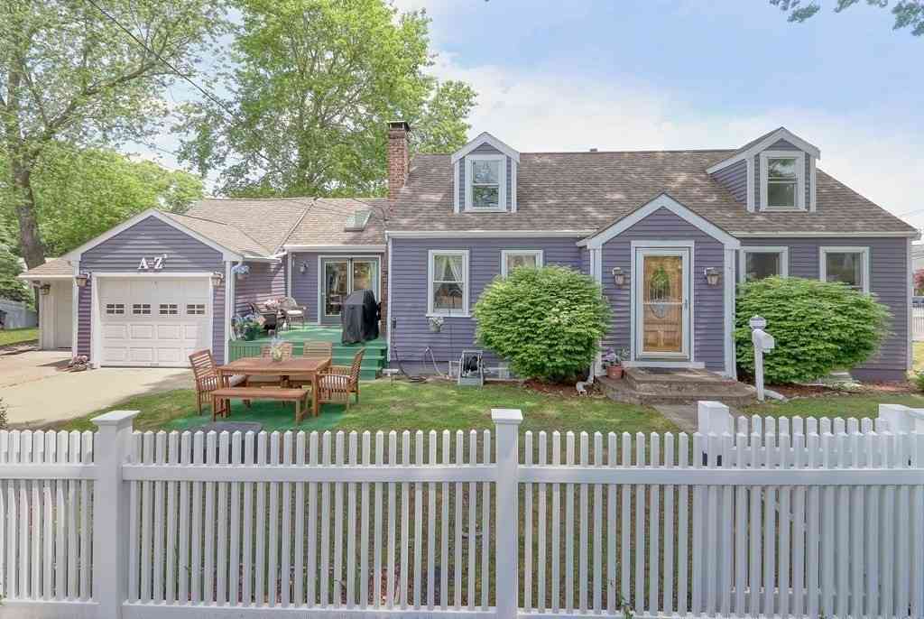 Homes For Rent - 3 Oak Tree Road<br/> Dedham, MA 02026