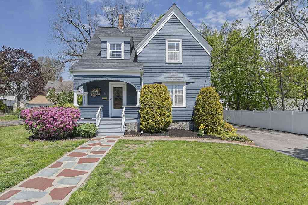 Homes For Sale - 25 Hobart Ave<br/> Norfolk County, Braintree, MA 02184