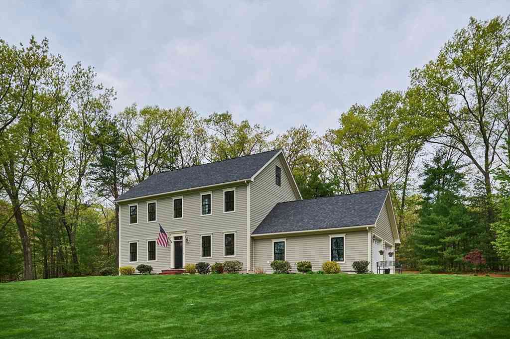 Homes For Sale - 246 Hadley St<br/> Hampshire County, South Hadley, MA 01075