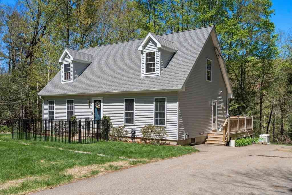 Homes For Sale - 9 Lois Ln<br/> Hampden County, Holland, MA 01521