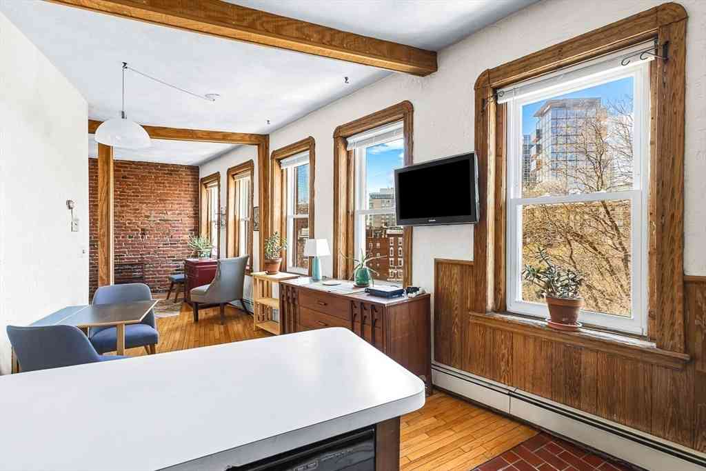 Condo For Sale - 31 Snow Hill St #3<br/> Boston, MA 02113