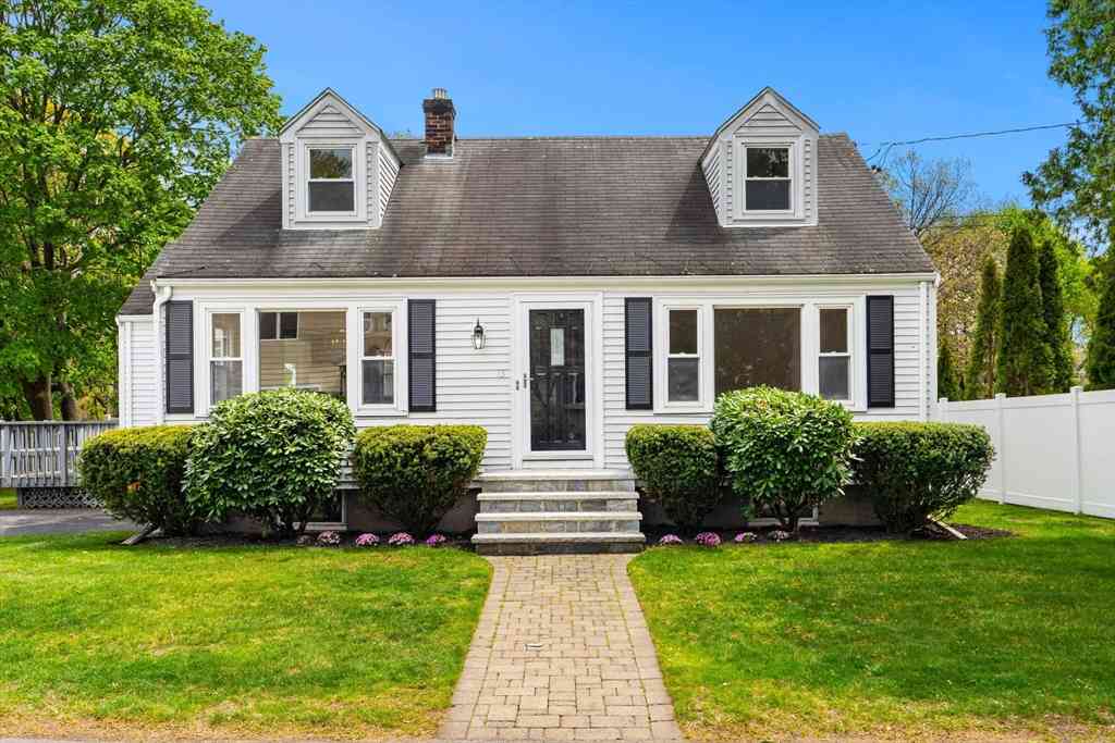 Homes For Sale - 13 Munroe Ave<br/> Middlesex County, Woburn, MA 01801