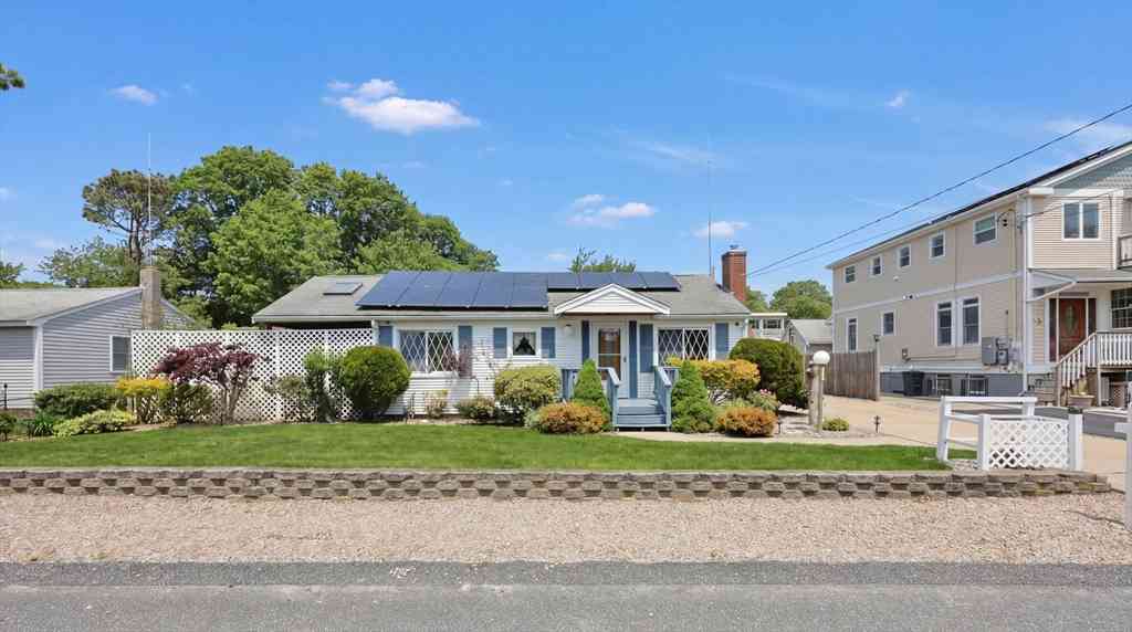 Homes For Sale - 12 Winthrop Dr<br/> Barnstable County, Falmouth, MA 02536