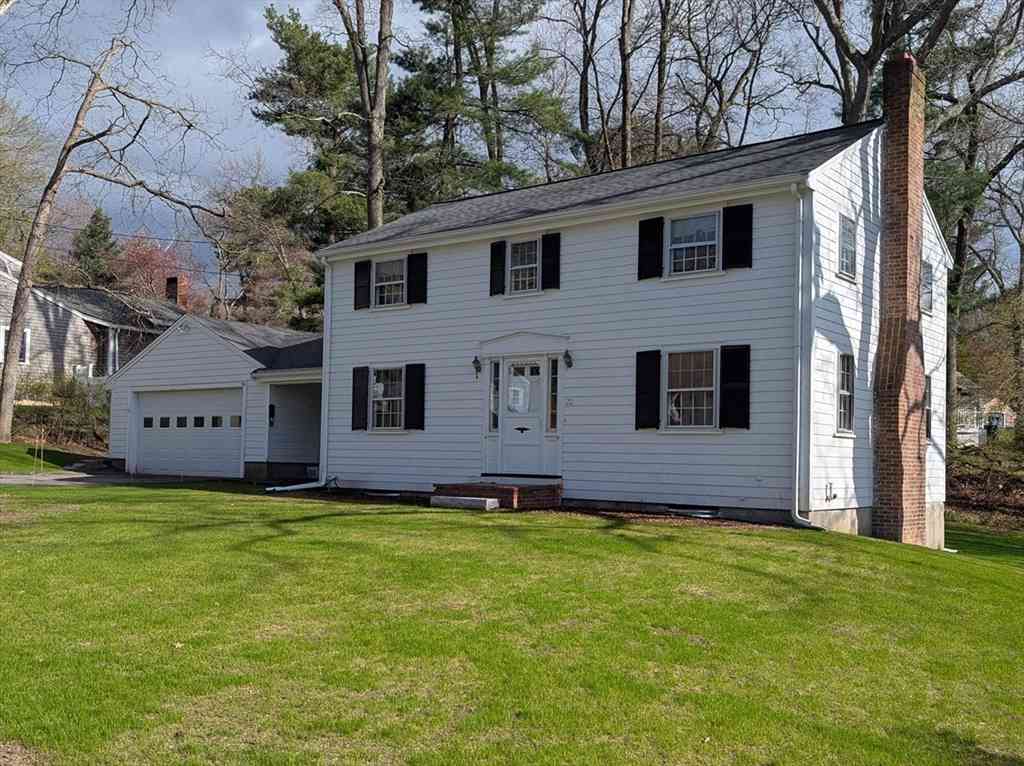 Homes For Sale - 20 Colonial Rd<br/> Hingham, MA 02043