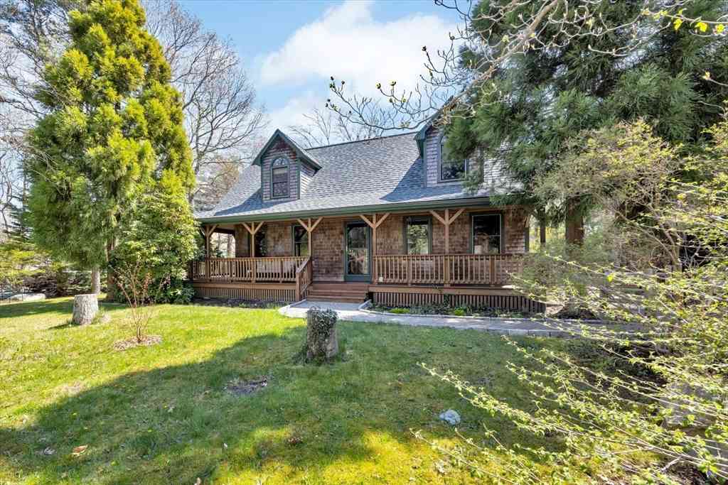 Homes For Sale - 34 Hilltop Dr<br/> Barnstable County, Bourne, MA 02561