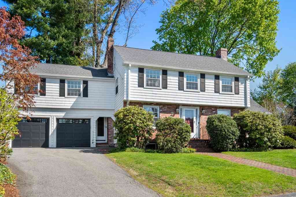 Homes For Sale - 22 Lafayette Cir<br/> Wellesley, MA 02482