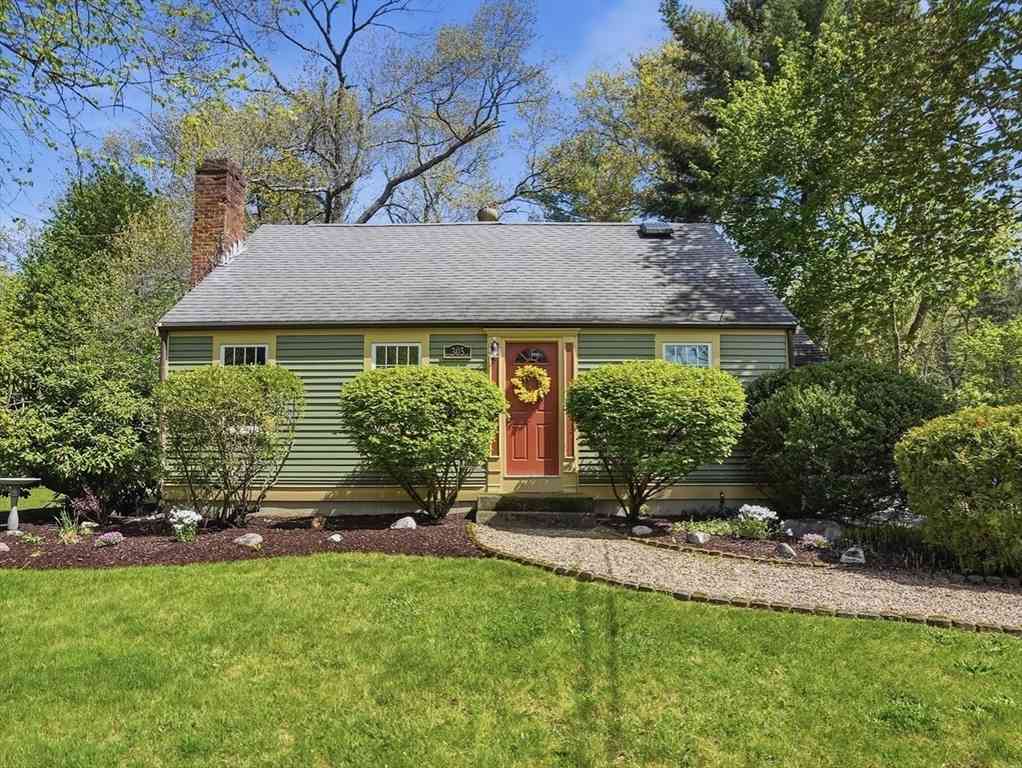 Homes For Sale - 305 Hanover St<br/> Plymouth County, Hanover, MA 02339