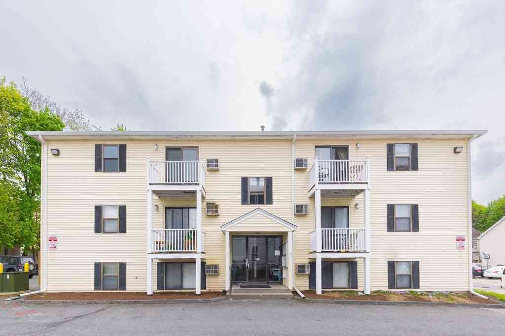 Apartment For Rent - 15 Houghton St #9<br/> Worcester, MA 01604