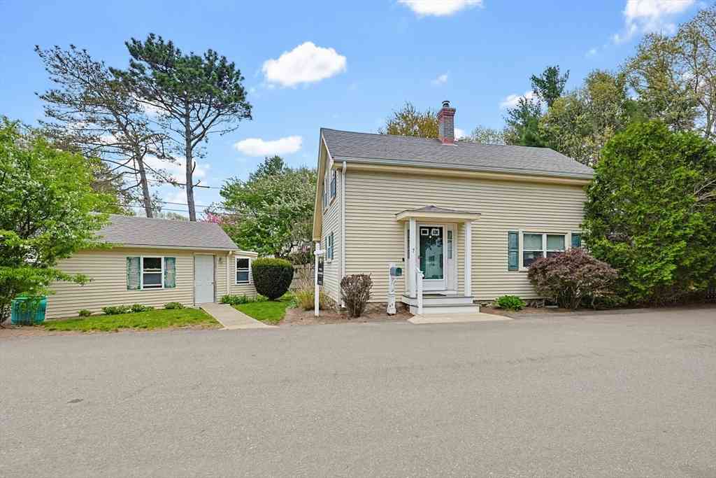 Homes For Sale - 7 Lilac Court<br/> Walpole, MA 02081