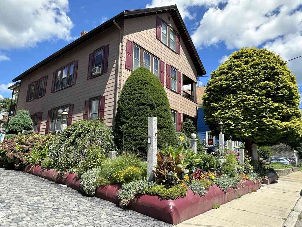 Apartment For Rent - 8 Hersey St. #3<br/> Salem, MA 01970