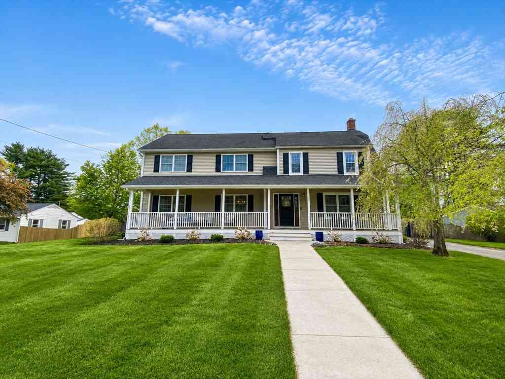 Homes For Sale - 849 Amostown Road<br/> Hampden County, West Springfield, MA 01089