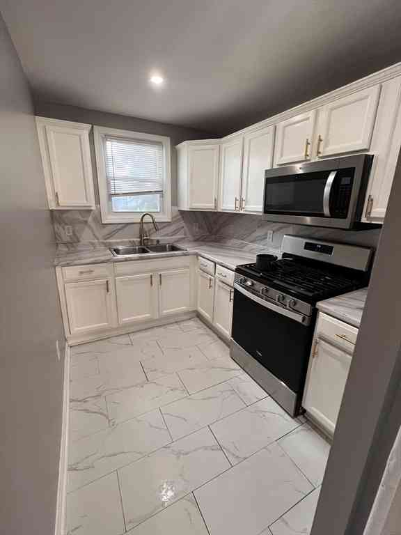 Apartment For Rent - 41 Tremont St #2<br/> Fall River, MA 02720