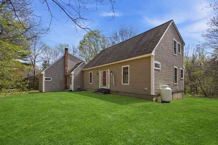 Homes For Sale - 18 Fairview Dr<br/> Worcester County, Rutland, MA 01543