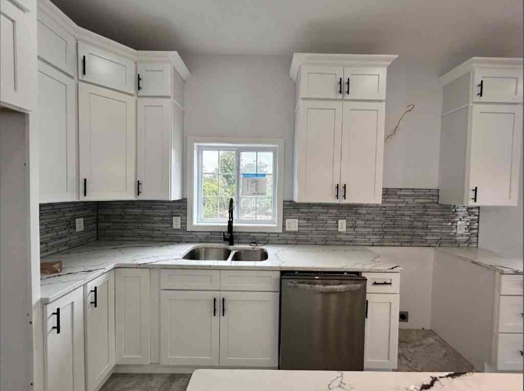 Condo For Rent - 7 Weir Ave #1<br/> Bristol County, Taunton, MA 02780