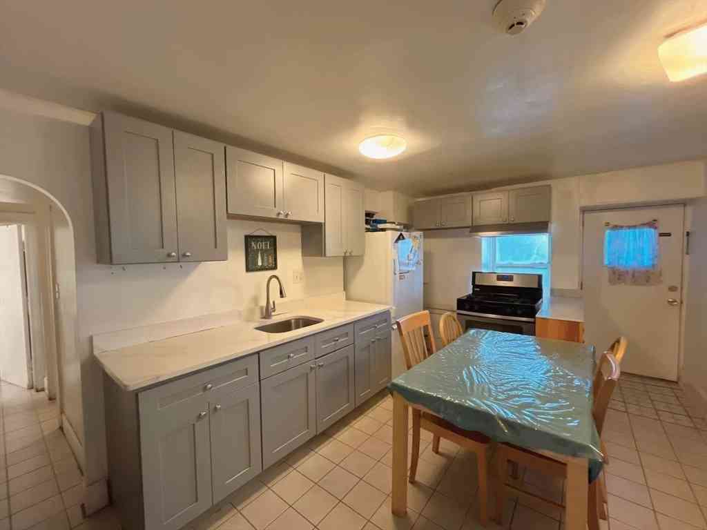 Condo For Rent - 19 Westbourne Ter #A<br/> Brookline, MA 02446