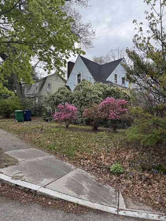 Homes For Sale - 1297 Walnut St<br/> Middlesex County, Newton, MA 02461