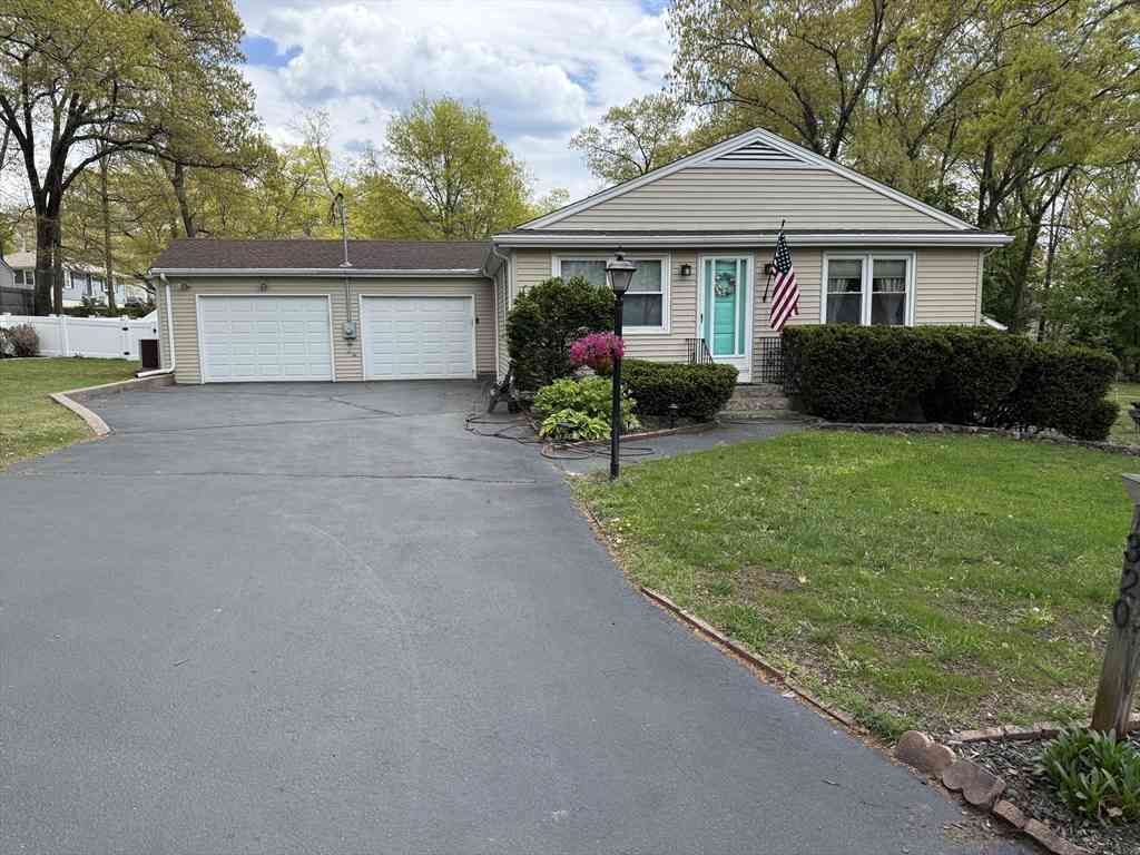 Homes For Sale - 320 Brown St<br/> Attleboro, MA 02703