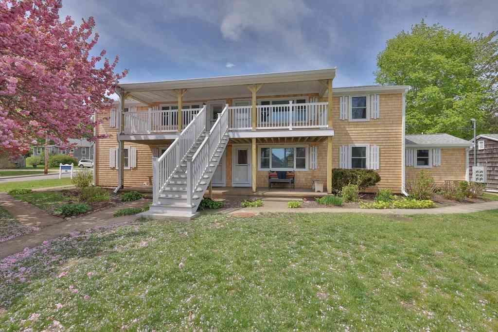 Condo For Sale - 124 Skiff Avenue #A-11<br/> Tisbury, MA 02568